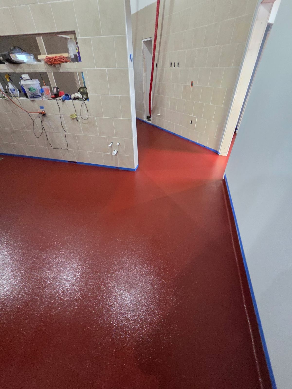 Deep red solid colour floor coating with a high-gloss finish